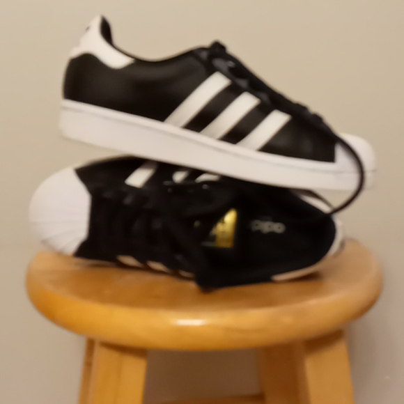 Adidas shoes - Picture 4 of 4